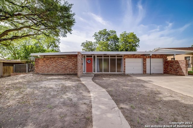 334 E Crestline Drive San Antonio TX 78201