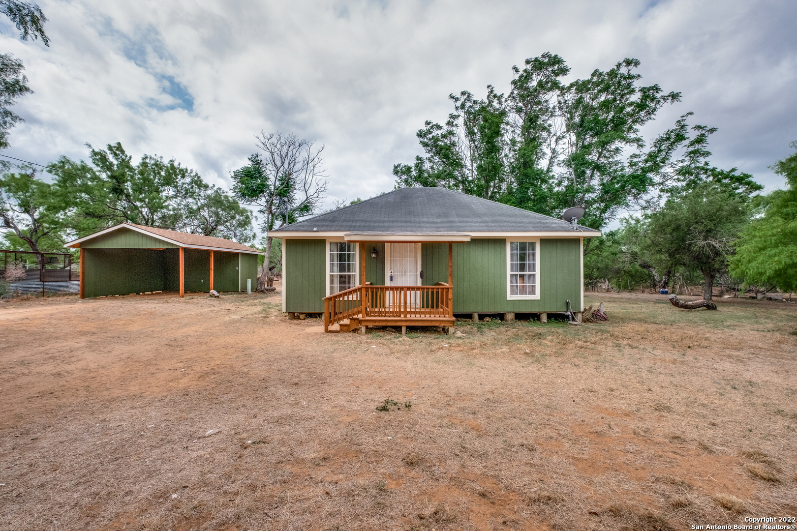 735 River Oaks Drive Poteet TX 78065