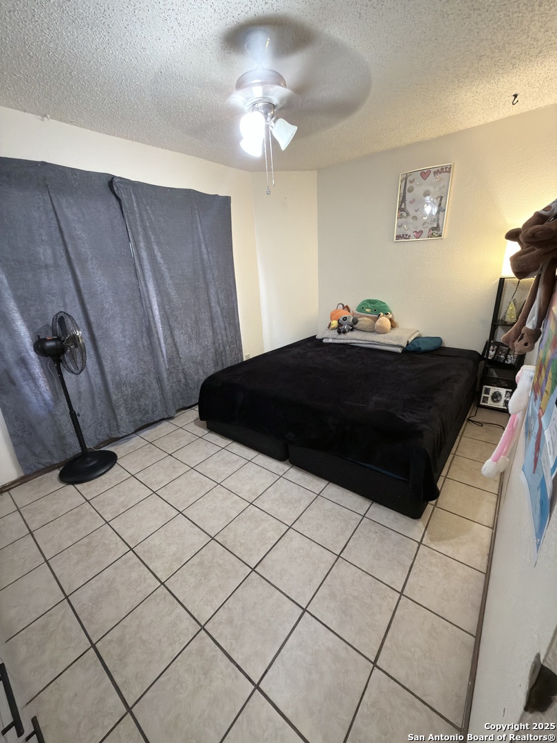 5922 Larkmeadow San Antonio TX 78233