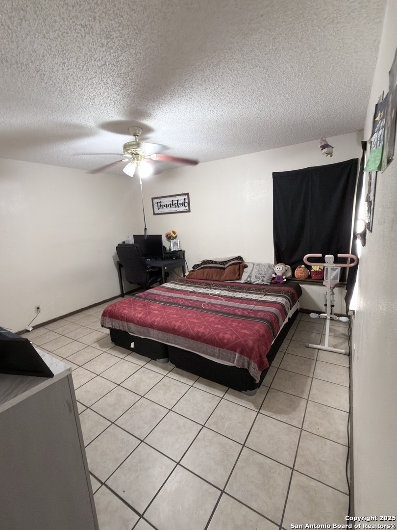 5922 Larkmeadow San Antonio TX 78233