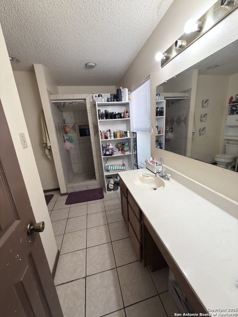 5922 Larkmeadow San Antonio TX 78233