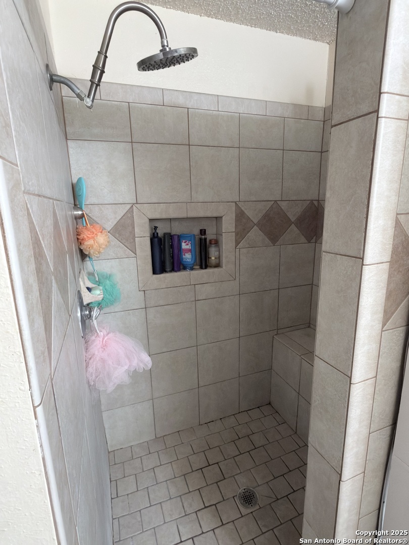 5922 Larkmeadow San Antonio TX 78233