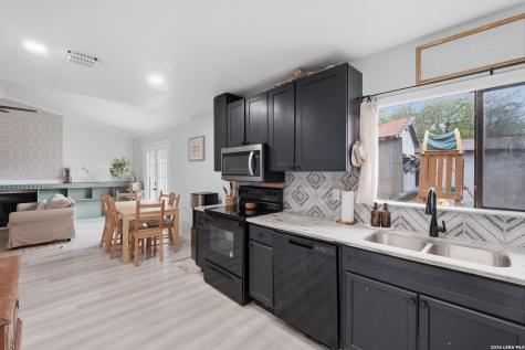 4013 Sun Harbour San Antonio TX 78244