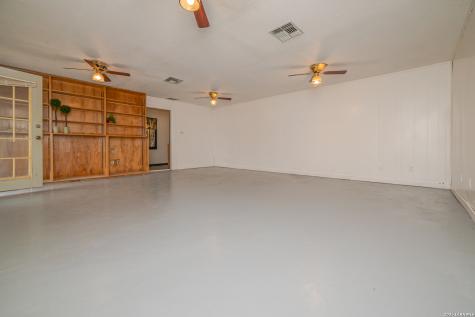 519 Fm 623 Pettus TX 78146