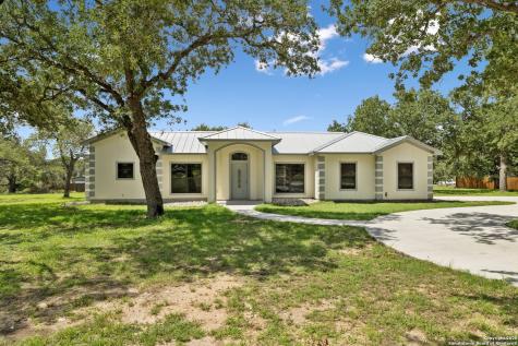 205 County Road 6865 Natalia TX 78059