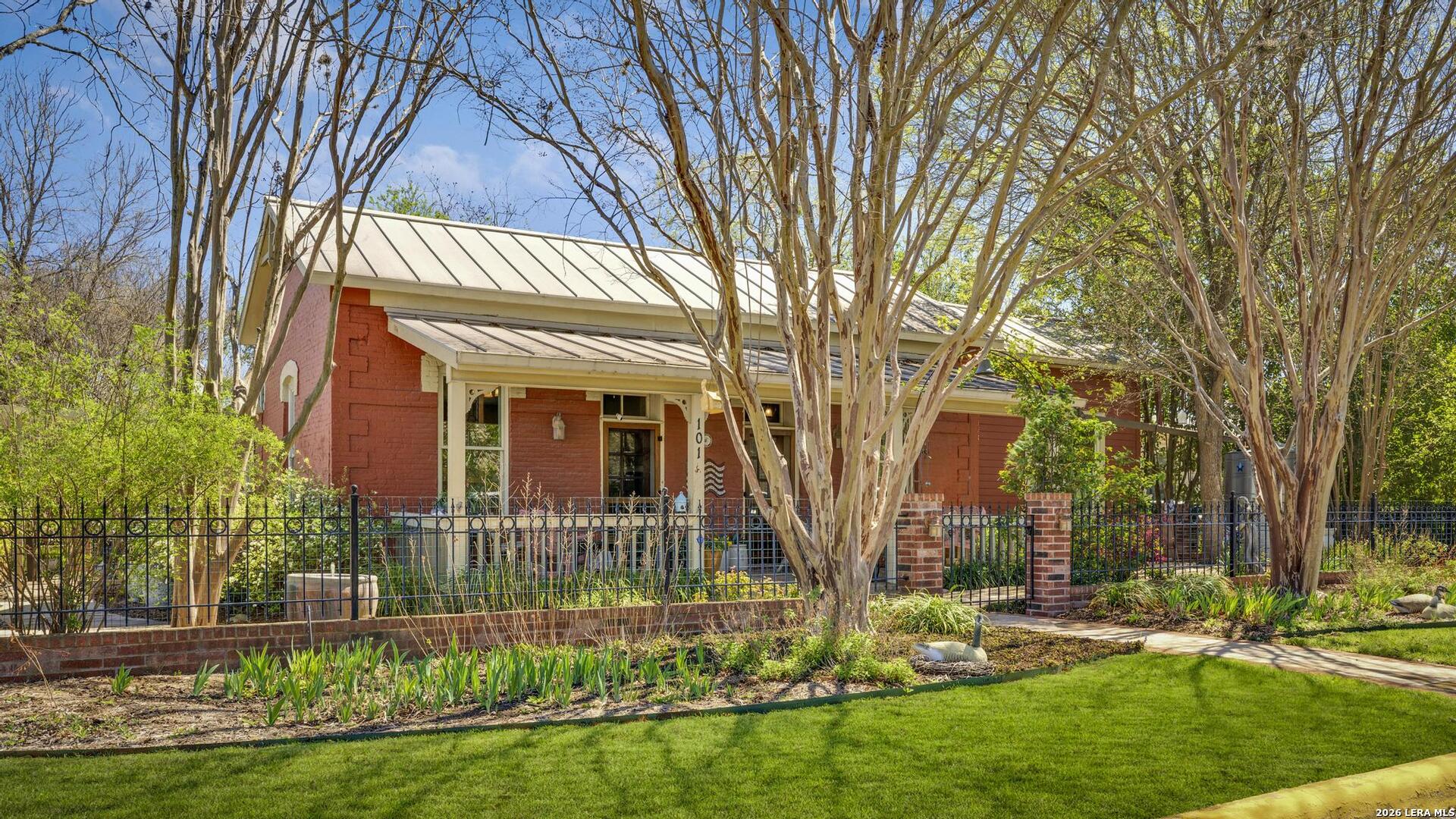 101 Landa Boerne TX 78006