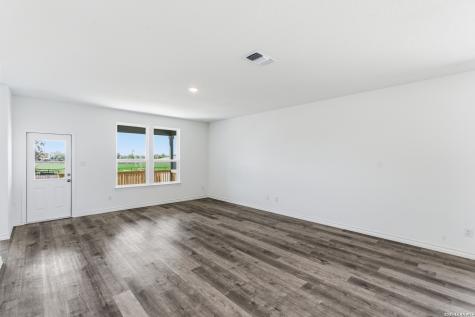 1130 Crane Court Marion TX 78124