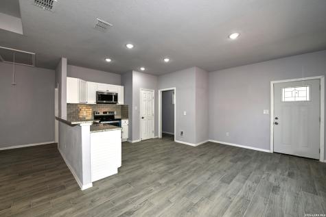 870 W Southcross Boulevard San Antonio TX 78211