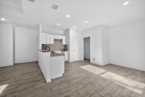 870 W Southcross Boulevard San Antonio TX 78211
