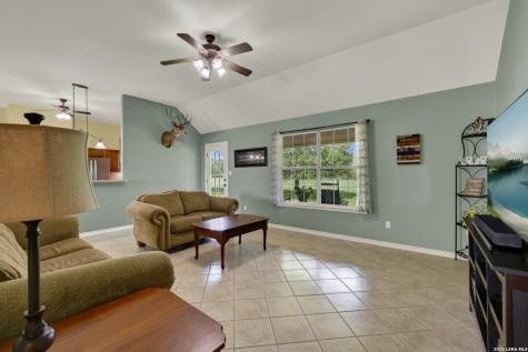 175 Creekwood Drive Gonzales TX 78629