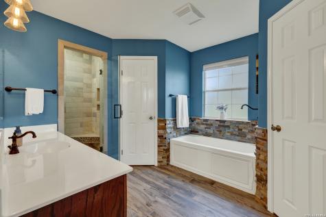 175 Creekwood Drive Gonzales TX 78629