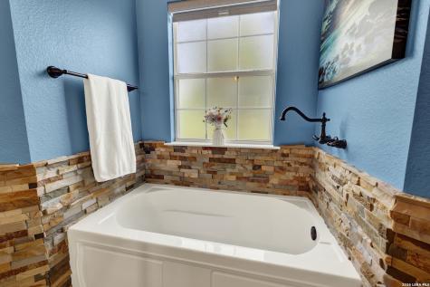 175 Creekwood Drive Gonzales TX 78629