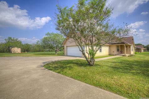 175 Creekwood Drive Gonzales TX 78629