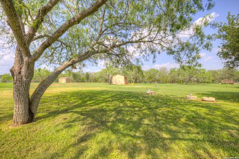175 Creekwood Drive Gonzales TX 78629