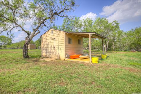 175 Creekwood Drive Gonzales TX 78629