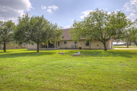 175 Creekwood Drive Gonzales TX 78629