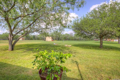 175 Creekwood Drive Gonzales TX 78629