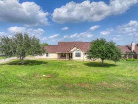 175 Creekwood Drive Gonzales TX 78629