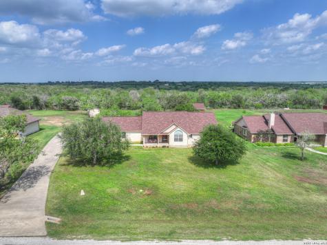 175 Creekwood Drive Gonzales TX 78629