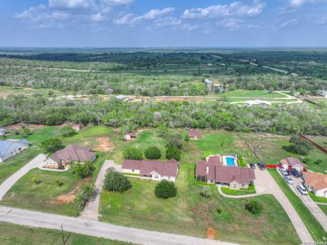 175 Creekwood Drive Gonzales TX 78629