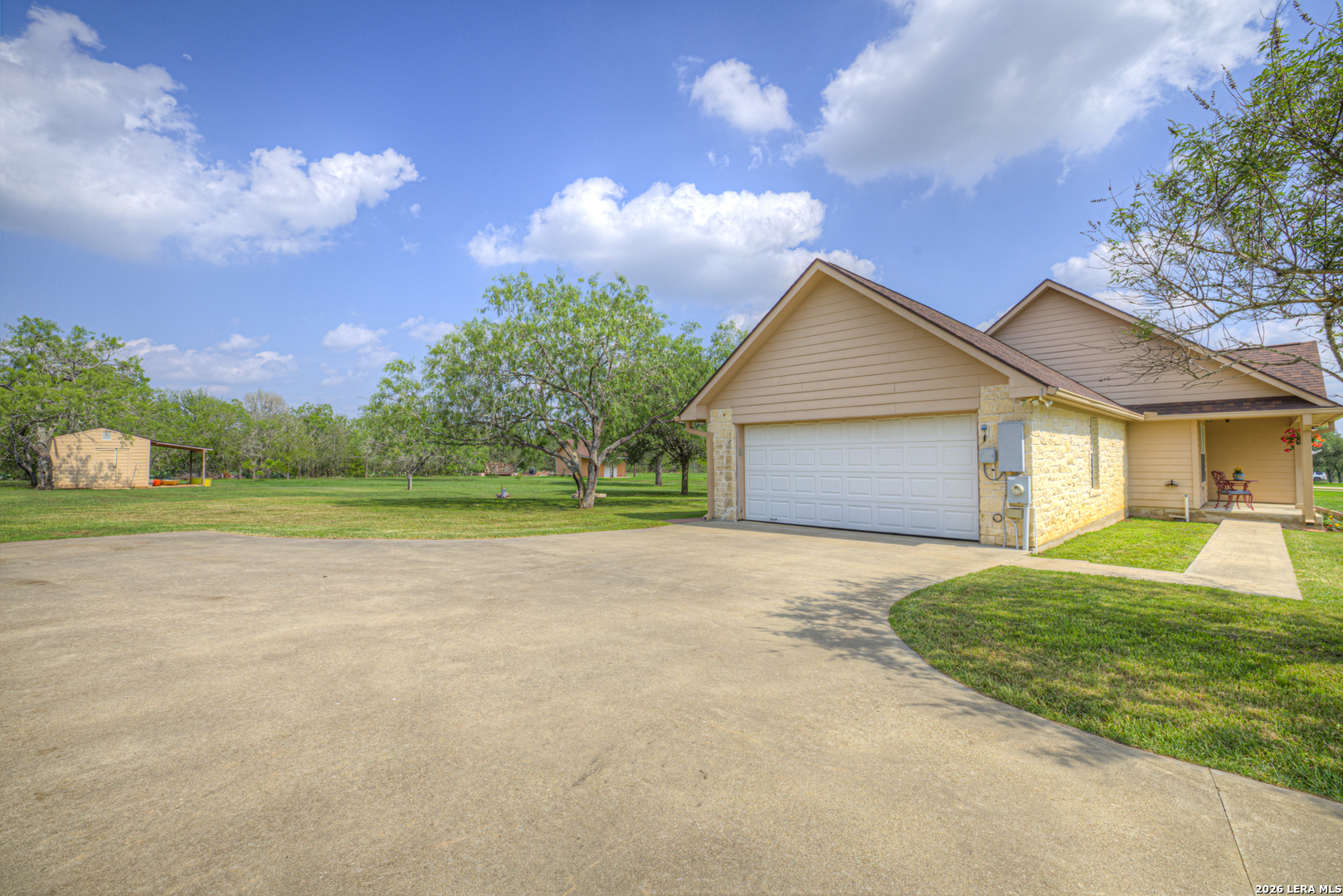 175 Creekwood Drive Gonzales TX 78629