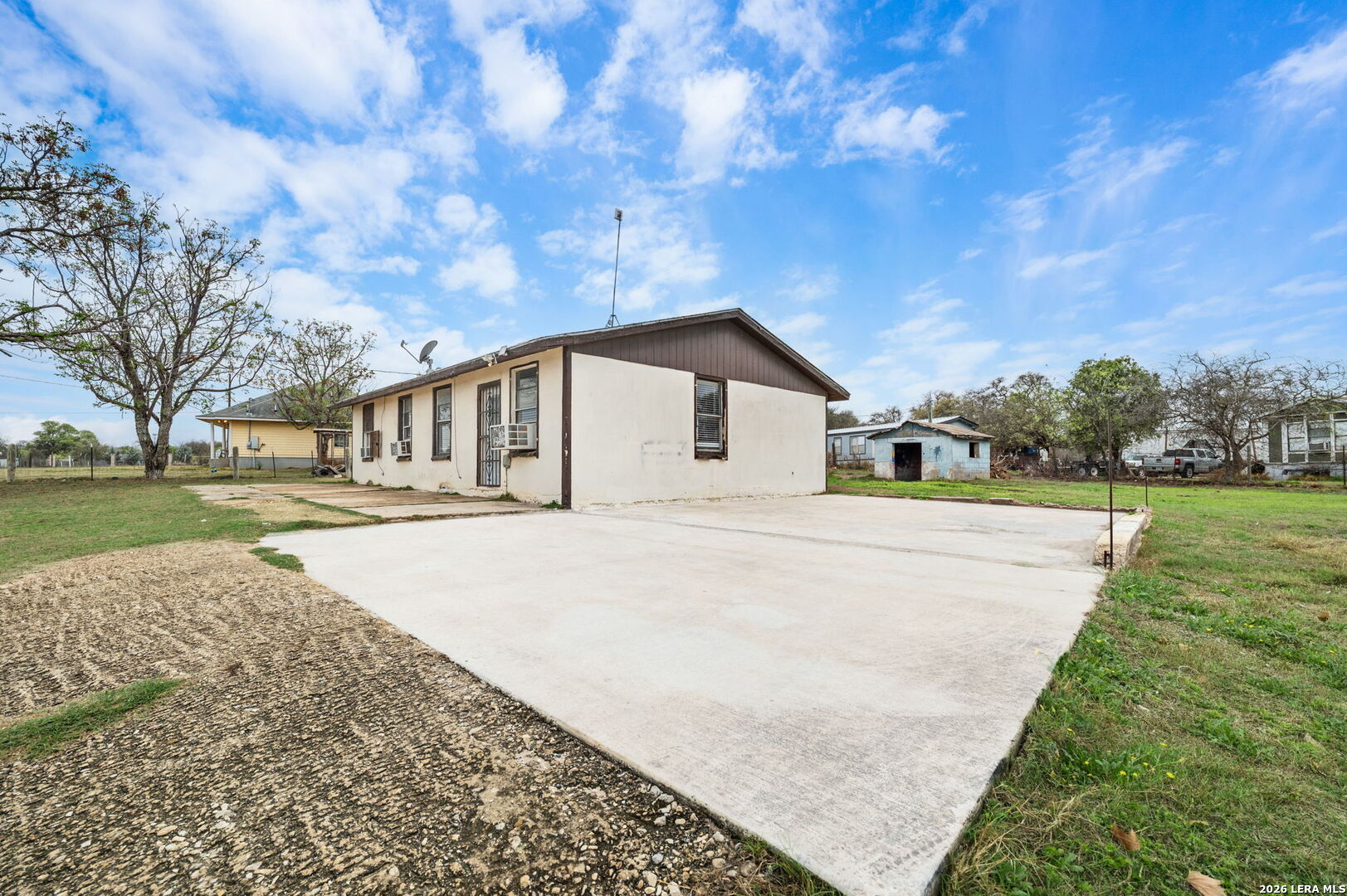 844 County Road 6846 Lytle TX 78052