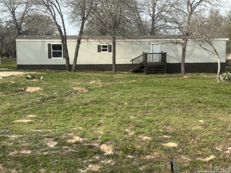 4527 New Mathis Road Elmendorf TX 78112