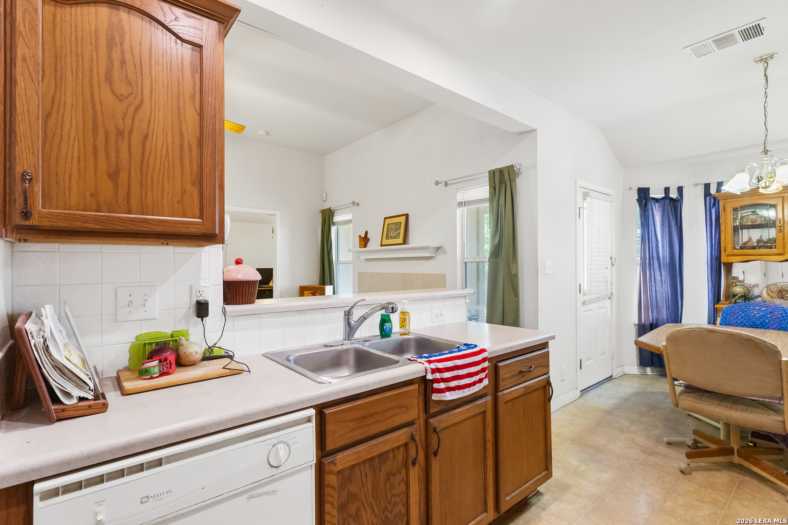 3827 Mistflower Drive Converse TX 78109