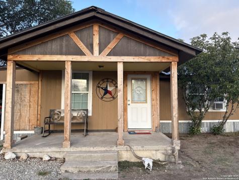 1503 N Hill Street Three Rivers TX 78071
