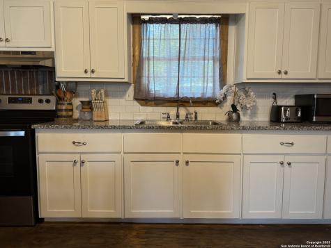 1503 N Hill Street Three Rivers TX 78071