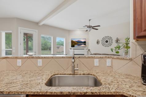 146 Sunrise Hill Castroville TX 78009