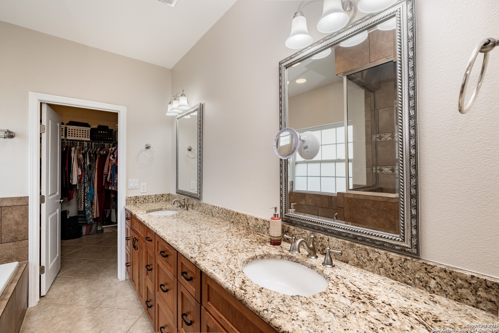 233 N Fork Bandera TX 78003