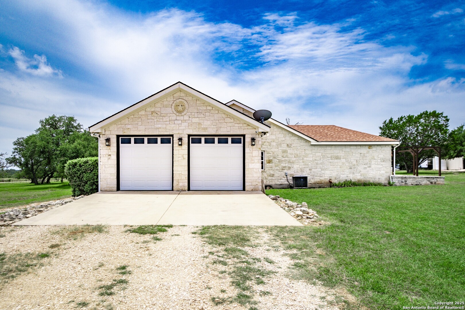233 N Fork Bandera TX 78003