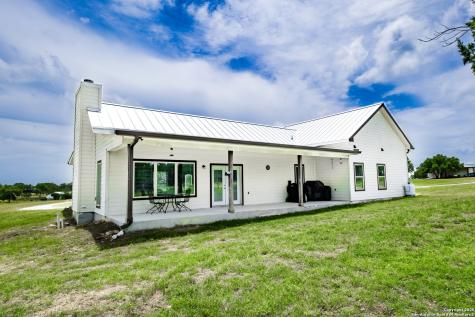 233 N Fork Bandera TX 78003