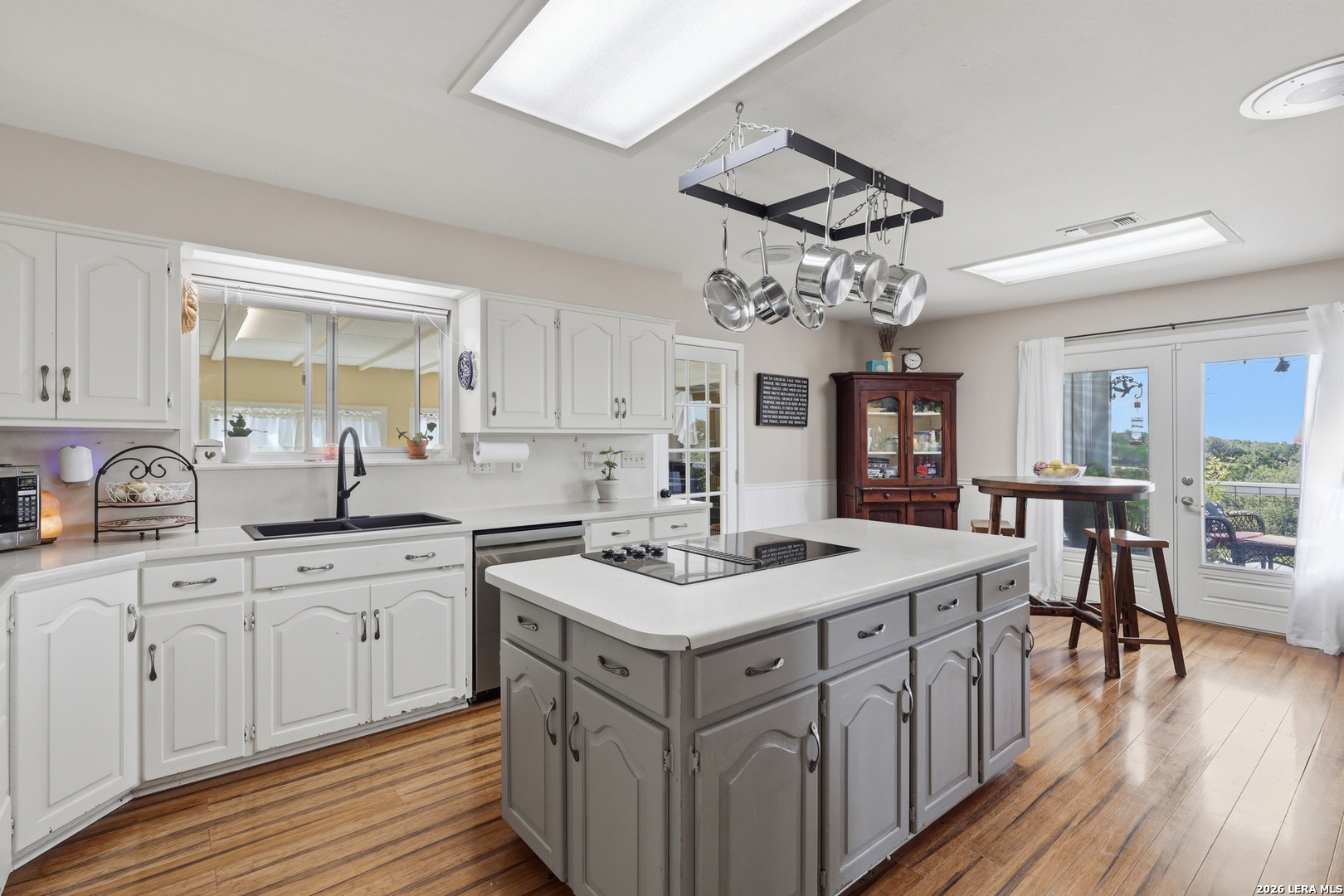 862 Indian Creek Loop Kerrville TX 78028