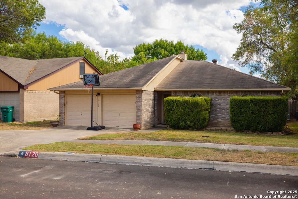 8120 Forest Dawn Live Oak TX 78233