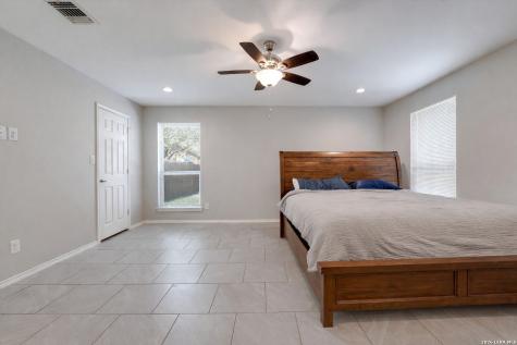9391 Valley Gate San Antonio TX 78250