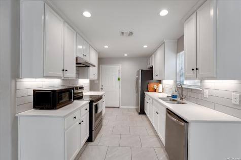 9391 Valley Gate San Antonio TX 78250