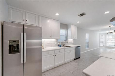 9391 Valley Gate San Antonio TX 78250
