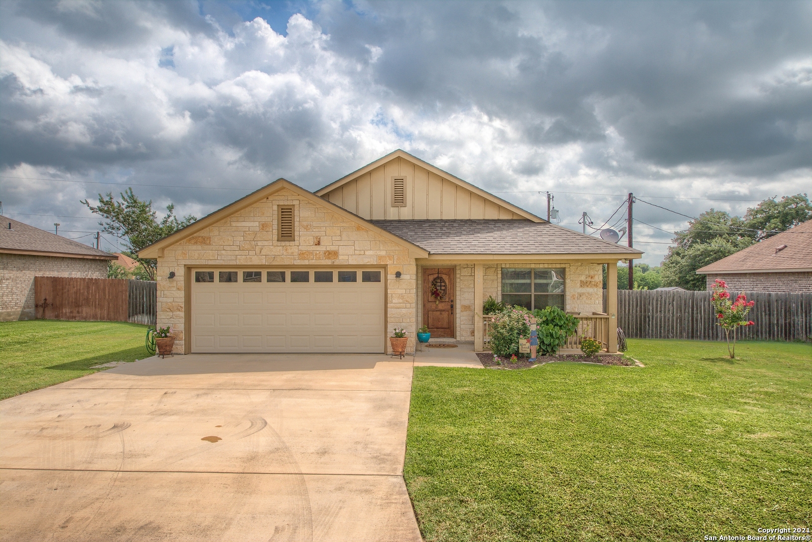 137 Parkcrest Floresville TX 78114