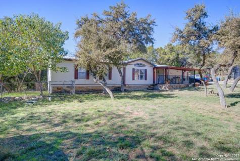 1400 Elmhurst Drive Lakehills TX 78063