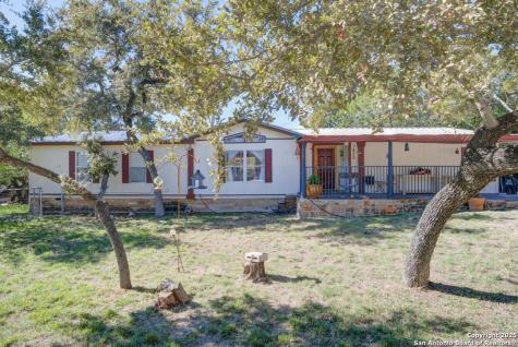 1400 Elmhurst Drive Lakehills TX 78063