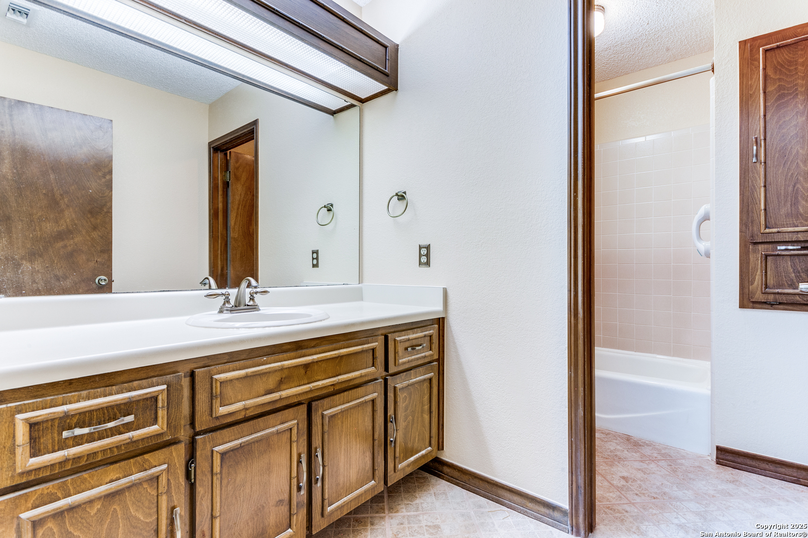 2634 Crow Valley San Antonio TX 78232