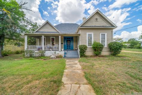 1415 1st Street Floresville TX 78114