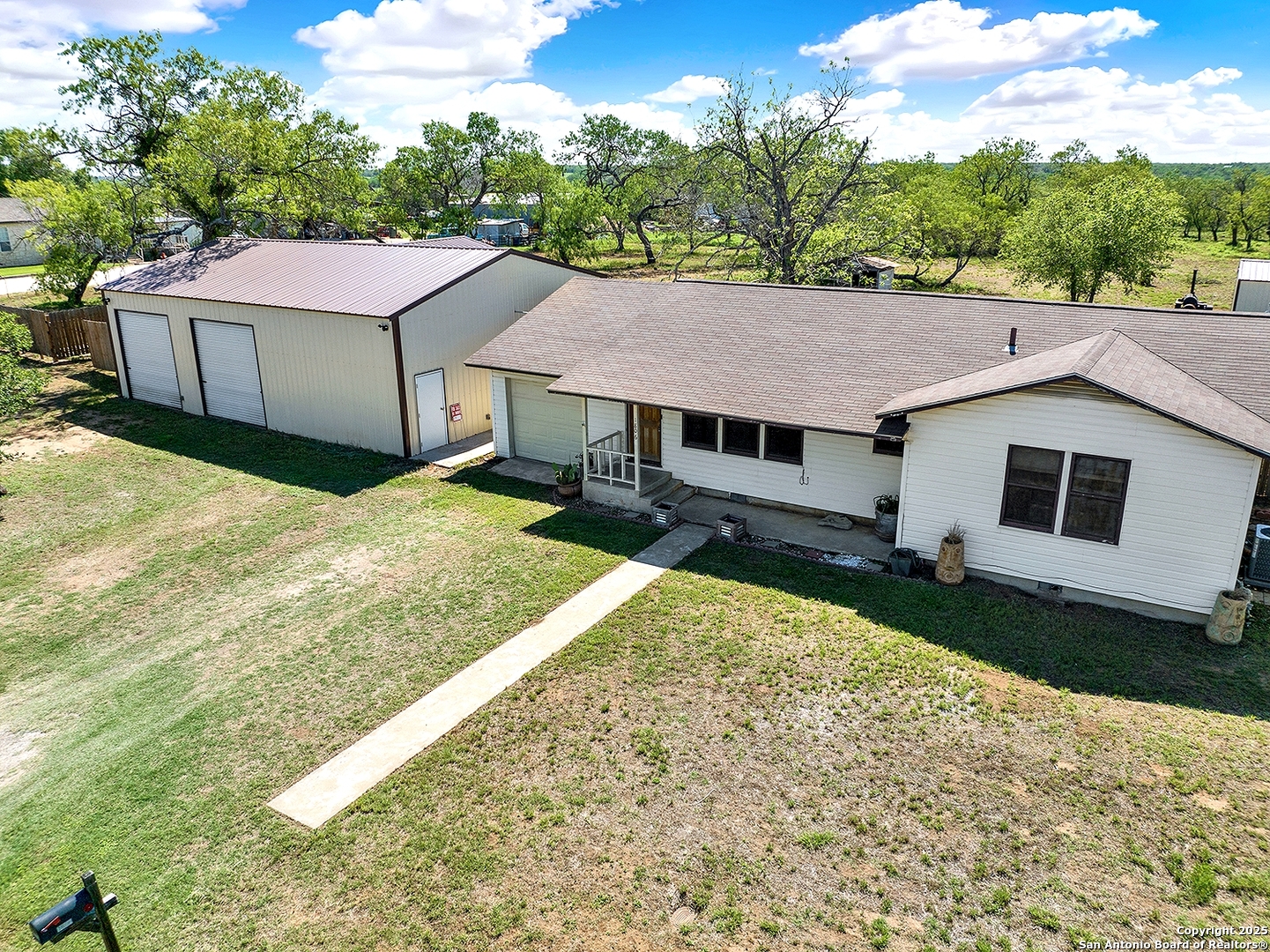 1806 Sunnyside Road Floresville TX 78114