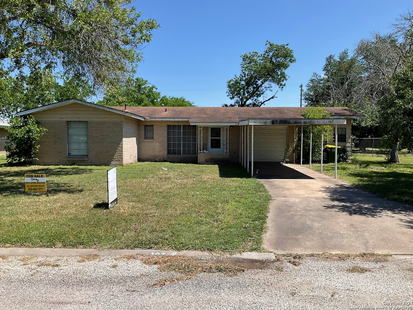 107 Robinhood Drive Kenedy TX 78119
