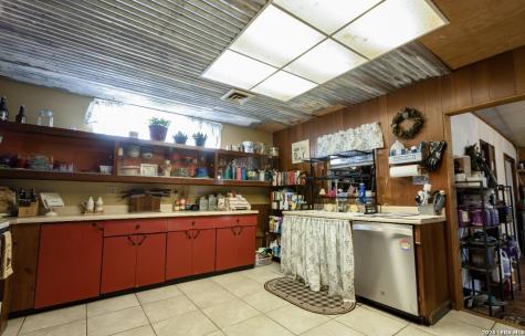 110 W Benton Avenue Devine TX 78016