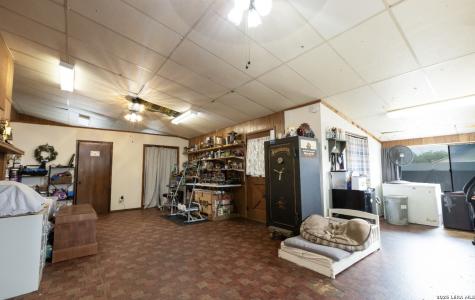 110 W Benton Avenue Devine TX 78016