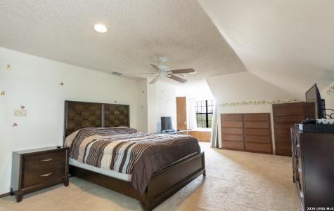 110 W Benton Avenue Devine TX 78016