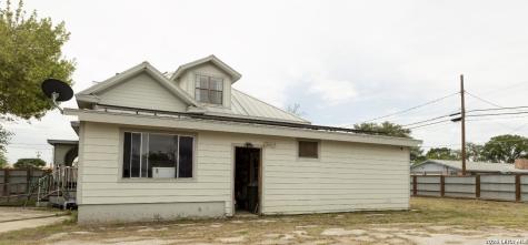 110 W Benton Avenue Devine TX 78016